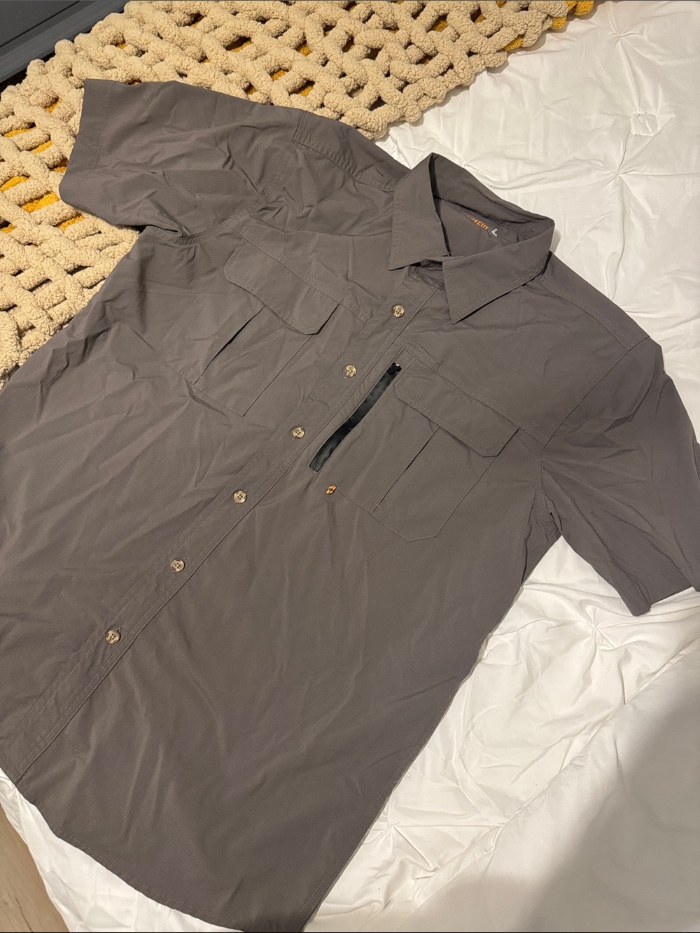 Ridgecut men’s button down athletic shirt.